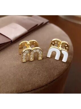 Fashion Jewelry Gold 'M' Luxury Stud Earrings Double sided white enamel